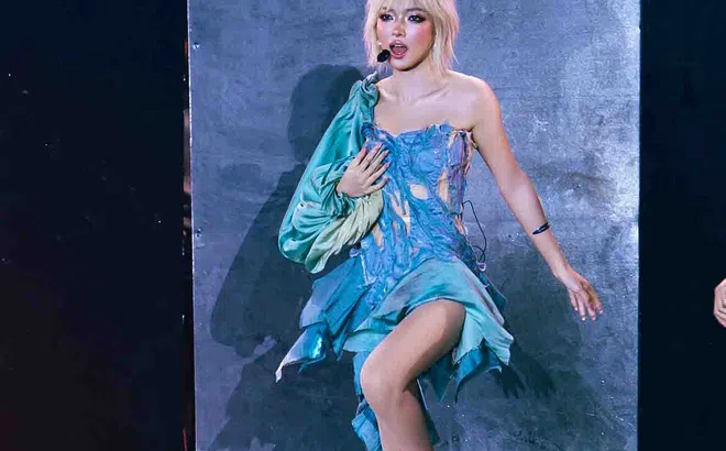 Châu Bùi biến hoá phong cách trên sân khấu concert 'Em xinh Say Hi'