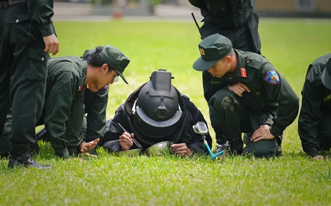 'Chiến sĩ quả cảm' tập 12: Hé lộ bối cảnh thực chiến khủng cùng dàn phương tiện khí tài hùng hậu bậc nhất của lực lượng Cảnh sát cơ động