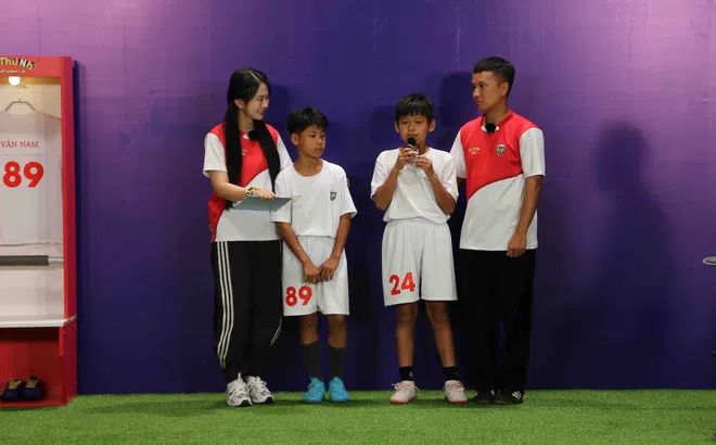 HLV Hồng Sơn loại hai cầu thủ cùng lúc, chỉ rõ nguyên nhân Văn Nam và Bảo Trọng phải dừng chân