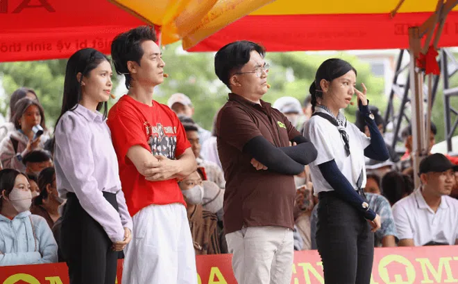 Đại Nghĩa và Lê Hạ Anh nghẹn lòng trước bà cụ tuổi gần 80, đôi tay run rẩy vẫn là trụ cột duy nhất của cả nhà