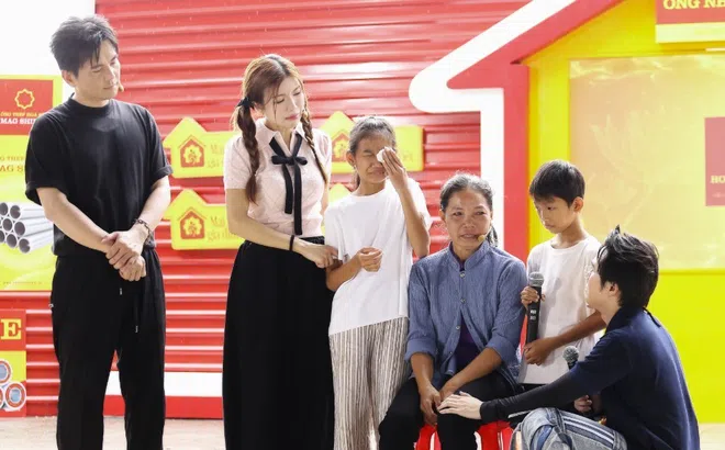 Ca sĩ Lâm Hùng nghẹn ngào nhắc về quá khứ