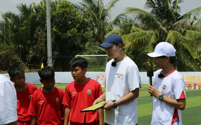 HLV Kim Sang Sik dự đoán về tương lai của các Cầu thủ nhí 2025