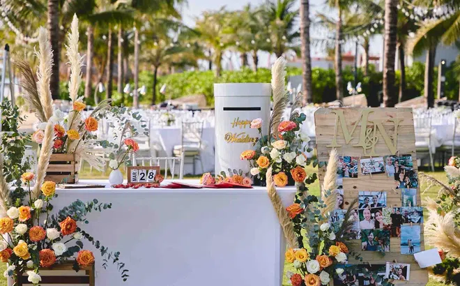 Hòa mình vào làn sóng tình yêu: Tiệc cưới lãng mạn tại Crowne Plaza Phu Quoc Starbay