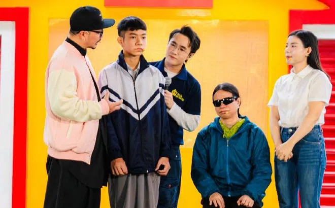 Huỳnh Lập, Hà Lê và Bùi Lê Mận xúc động trước câu chuyện người mẹ khiếm thị một mình nuôi con