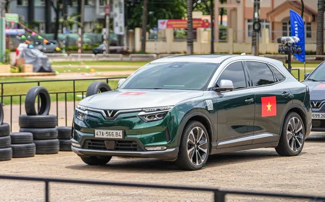 Chỉ còn vài ngày chớp cơ hội “mua 4 bánh trúng 2 bánh” khi chốt VinFast VF 8