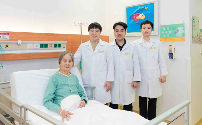 Làm chủ kỹ thuật khó trong không gian vài milimet, cứu sống bệnh nhân 73 tuổi có khối máu tụ nguy hiểm ở não