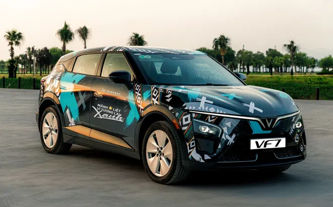 Đếm ngược ưu đãi tháng 4: VF 7 lăn bánh chỉ từ hơn 700 triệu đồng