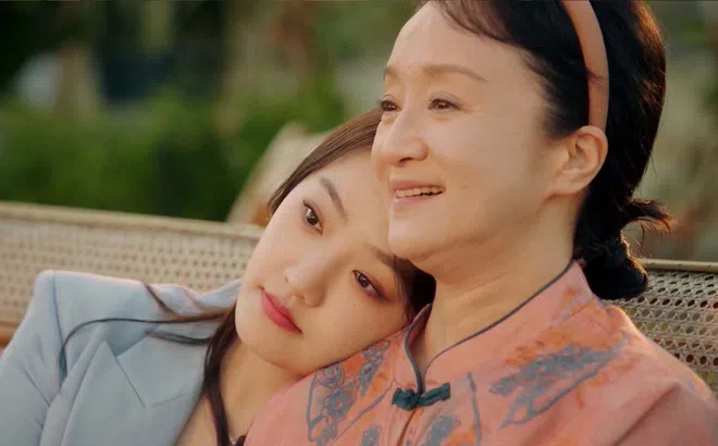 Phim Thanh xuân rực rỡ: Ỷ Mộng chết lặng khi biết mình không phải cháu ruột của bà Tú Anh