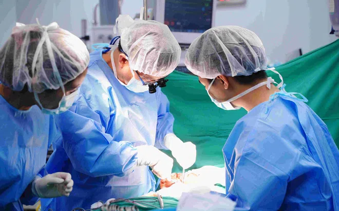 Vinmec phẫu thuật thành công, cứu sống bệnh nhi 48 ngày tuổi mắc teo đường mật bẩm sinh