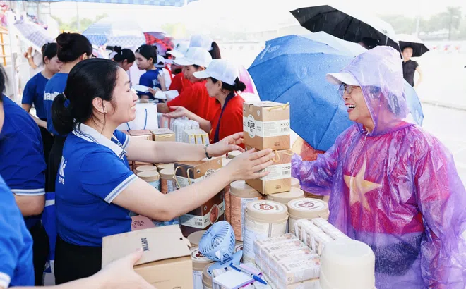 Vinamilk Sure đồng hành cùng người cao tuổi chủ động sống khỏe