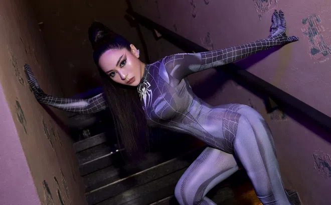 Vắng bóng Hoài Linh, Ánh Linh hóa thân thành nữ người nhện trong ngày Halloween, khoe trọn thân hình “nóng bỏng mắt”