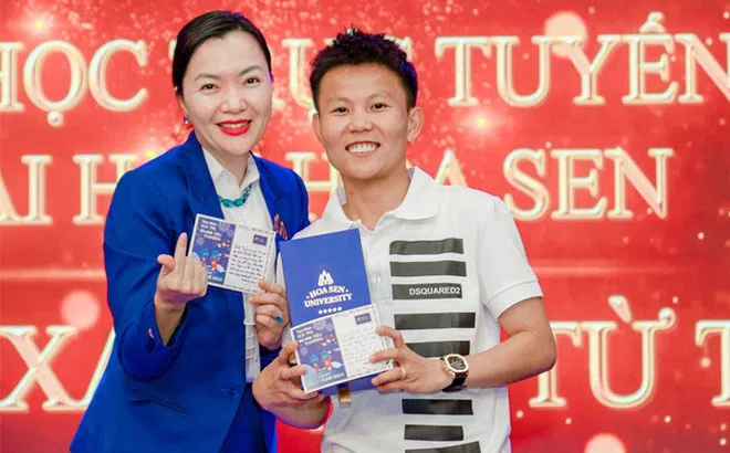 Lễ khai giảng có một không hai của sinh viên đại học trực tuyến của trường Đại học Hoa Sen