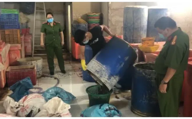 Quận 8: Thu giữ 2,2 tấn ốc ngâm hóa chất ở Sài Gòn