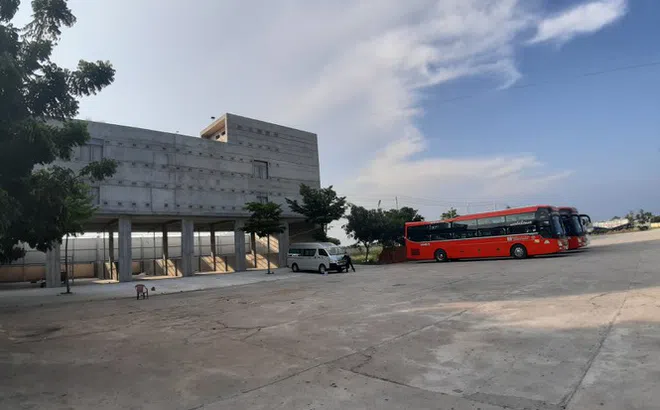 Ngang nhiên biến kho hàng bến xe thành… nhà yến!