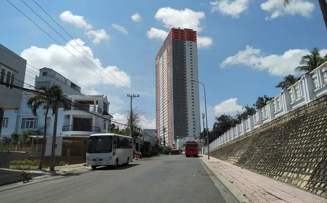 Chung cư hạng sang bán hàng chục căn hộ cho người nước ngoài một cách khó hiểu