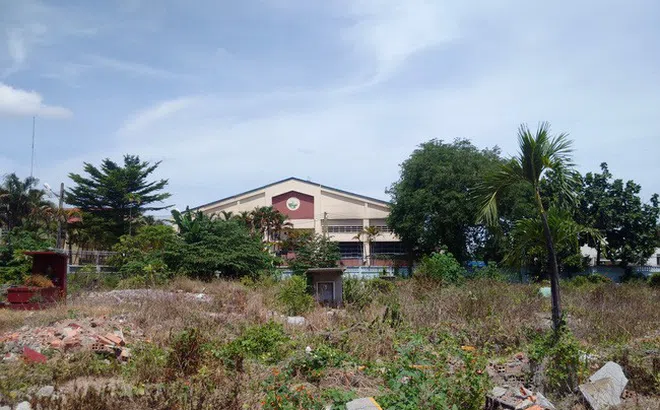 Đất âm phủ giá “chợ đen”, nhà giàu tranh nhau đầu cơ, người nghèo khóc ròng