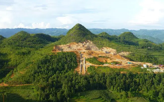 Khu du lịch tâm linh Lũng Cú đang “phá nát cảnh quan” Hà Giang?