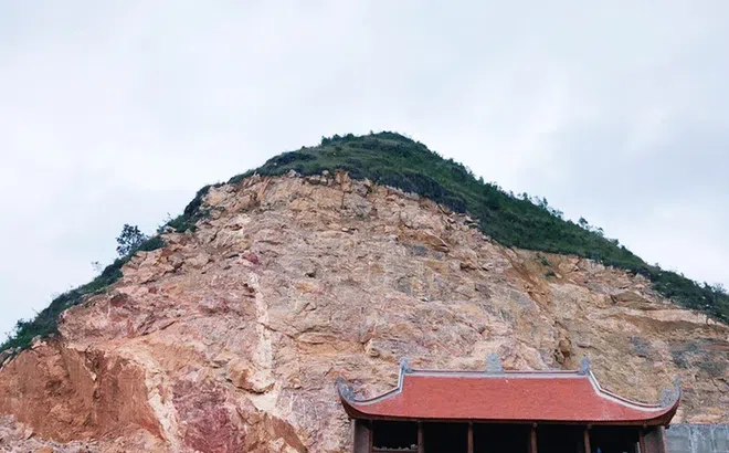 Khu du lịch tâm linh Lũng Cú "phá" cảnh quan... nên tháo dỡ?
