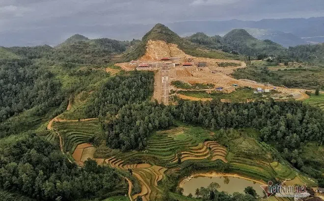 Mặc Bộ Văn hóa vạch sai phạm, chùa Lũng Cú vẫn được xây tiếp