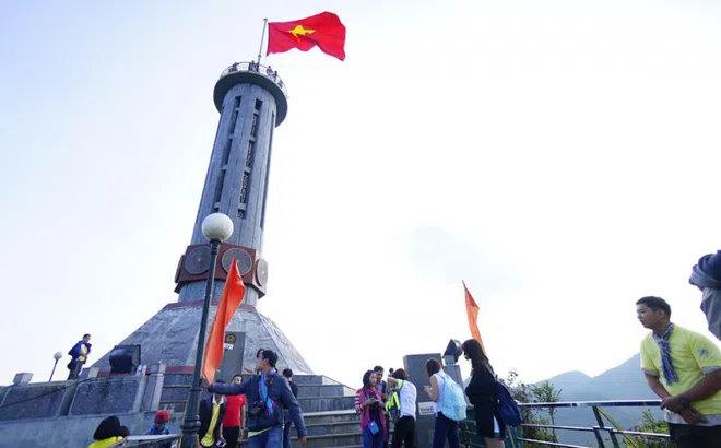 Phá núi xây khu du lịch tâm linh nơi cột cờ Lũng Cú