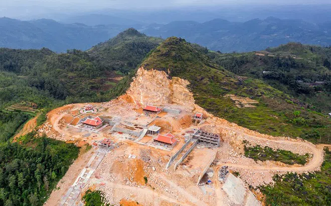 Tạm đình chỉ, tổng kiểm tra siêu dự án 'bạt núi' làm du lịch ở cột cờ Lũng Cú