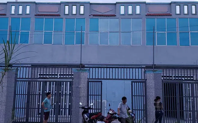 Buộc tháo dỡ công trình sai phép ở Hóc Môn