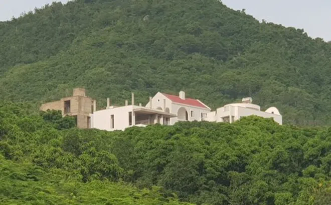 Nha Trang: Thiếu thủ tục pháp lý, nhà đầu tư vẫn “xẻ núi” Cô Tiên xây biệt thự