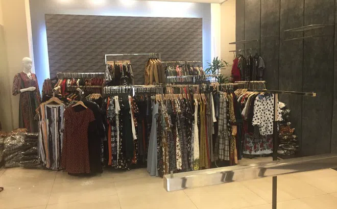 Tạm giữ hơn 9.000 chân váy, bộ quần áo của Seven.Am để điều tra