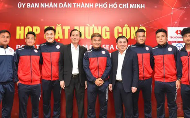 Bùi Tiến Dũng mong ra sân cùng Công Phượng