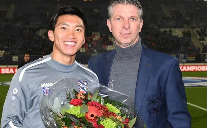 Heerenveen xướng tên chúc mừng Văn Hậu vô địch SEA Games trước hàng ngàn CĐV Hà Lan