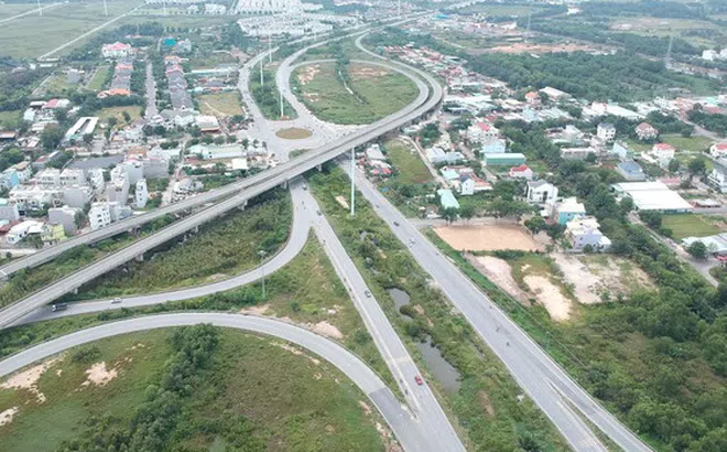 Sức bật hạ tầng khu Đông