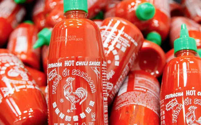 Úc thu hồi tương ớt Sriracha của triệu phú gốc Việt vì sợ phát nổ