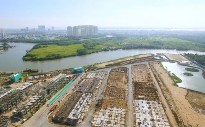 Tin huyện lên quận, ăn theo siêu dự án đẩy giá đất ven đô