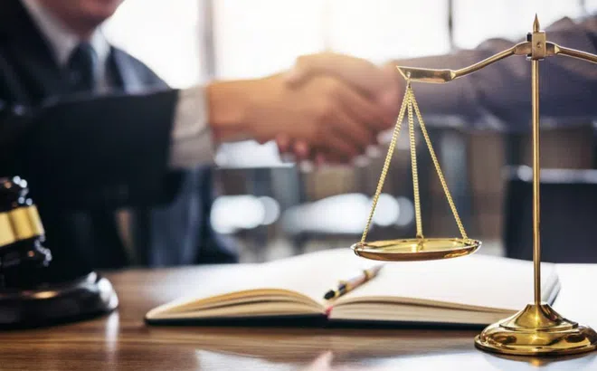 Có nên tháo gỡ gánh nặng cho DN bằng nút chờ "điều khoản bất khả kháng"?