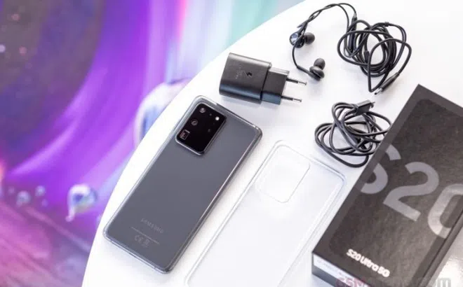 Samsung "bơm" quà khủng, lượng đặt hàng Galaxy S20 vẫn ảm đạm