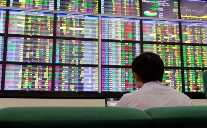 VIC giúp VN-Index tăng điểm cuối phiên, nhóm bất động sản tiếp tục phân hóa