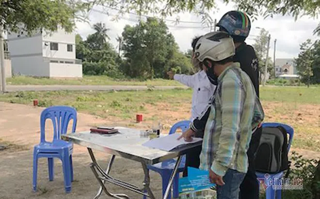 Bị lừa đặt cọc mua đất, vừa mất tiền tỷ vừa bị người thân nghi chiếm đoạt tiền