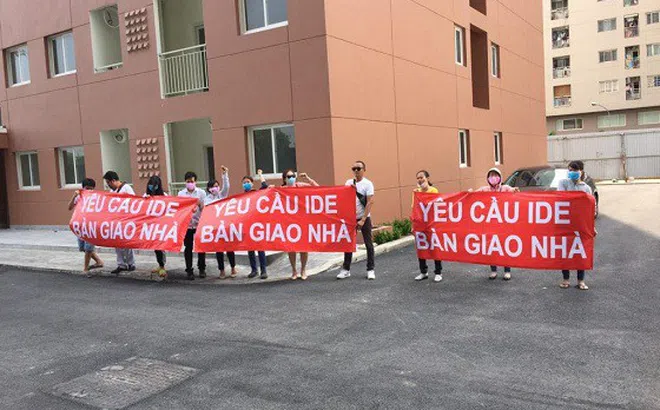 Khách hàng Green Town Bình Tân lại khổ sở “vác” băng rôn đi đòi nhà