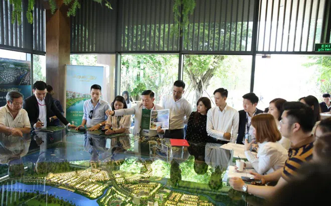 Đại gia địa ốc tranh nhau thâu tóm quỹ đất