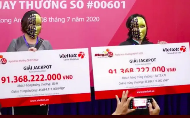 Hai phụ nữ tại TP HCM nhận giải độc đắc Vietlott 91 tỉ đồng