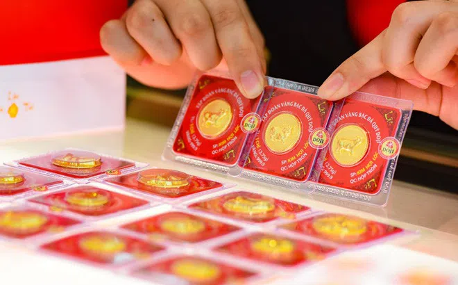 Liên tục vượt đỉnh, giá vàng vượt mốc 50 triệu đồng/lượng