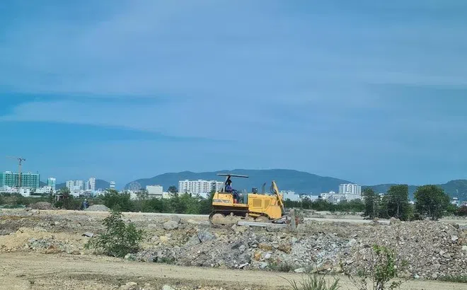 Khánh Hòa: Rầm rộ san lấp mặt bằng khi chưa được giao đất?