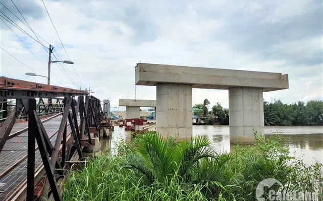 Cây cầu “bò” 20 năm vẫn chưa đến đích ở Sài Gòn