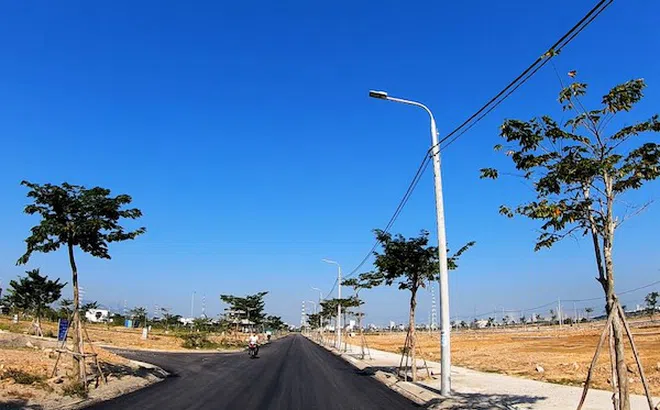 Đà Nẵng: Nhân viên phòng đăng ký đất đai cho cò đất “mượn” 19 sổ đỏ của dân
