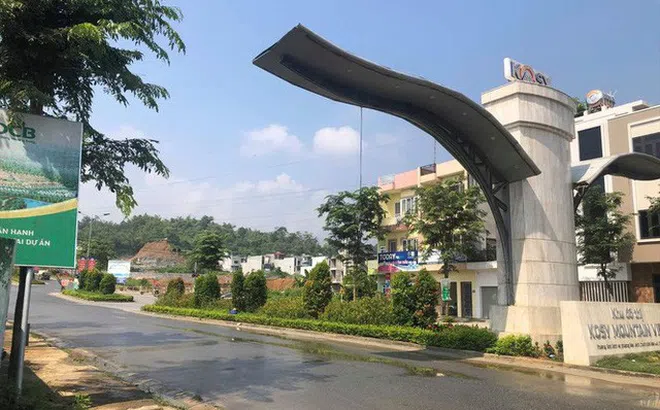 Dân bỏ tiền thật để mua đất trên giấy