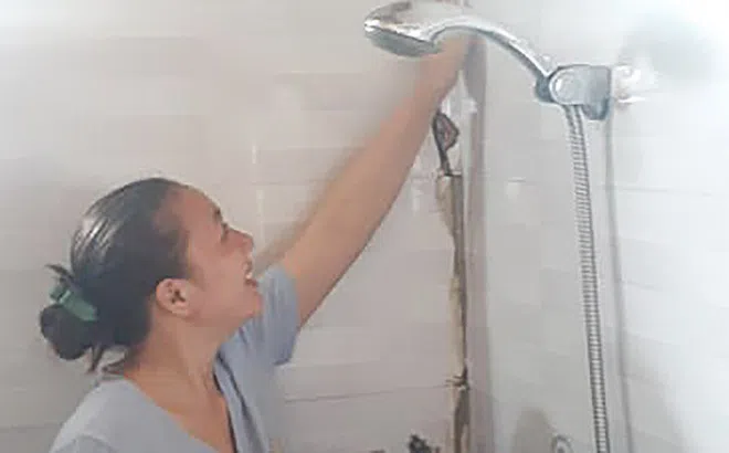 Dân bất an khi hàng chục căn nhà nứt nẻ do thi công đường ven biển Hà Tĩnh