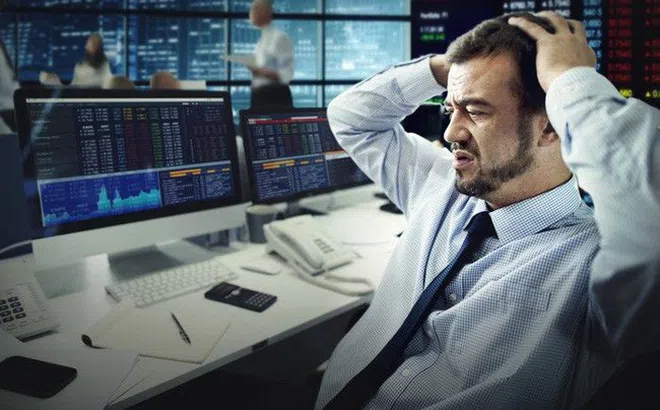 HoSE cắt margin với cổ phiếu Vietnam Airlines và Petrolimex