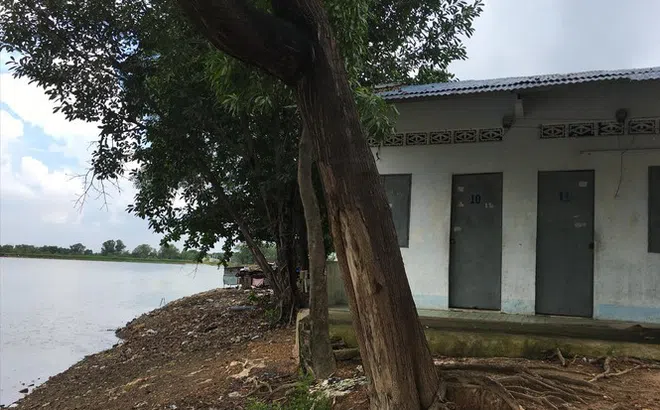 'Xẻ thịt' lòng hồ, chính quyền ngó lơ còn tiếp tay cấp giấy chứng nhận quyền sử dụng đất?