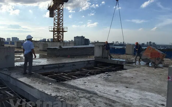 Hà Nội: Hoàn thành phá dỡ tầng 18 của tòa nhà 8B Lê Trực
