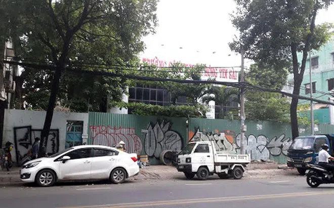 Lãng phí đất công